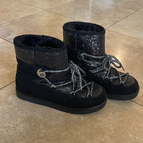 Cute Guess boots for girls - Picture 1 of 6